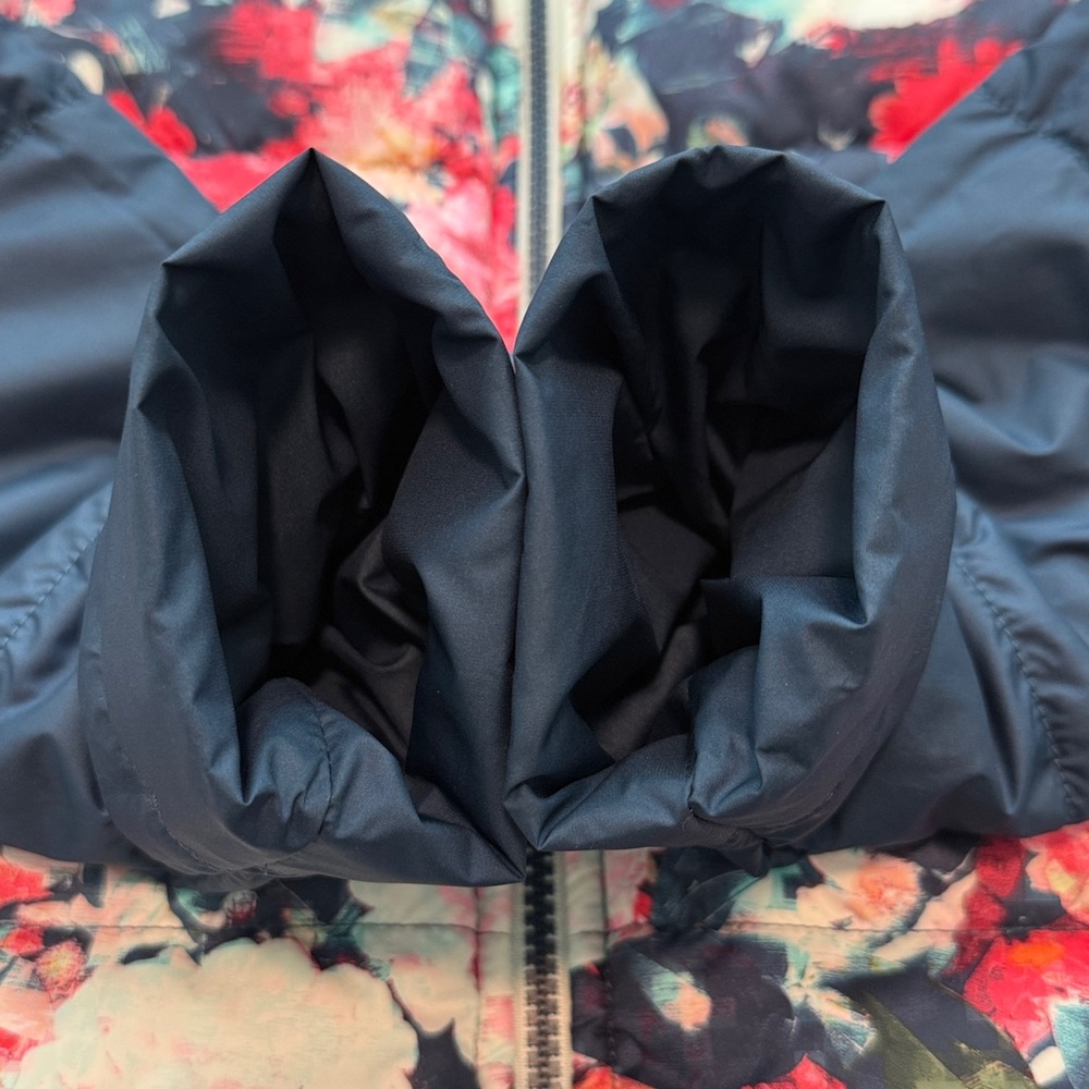The North Face Reversible Hooded Jacket - Picture 5 of 12